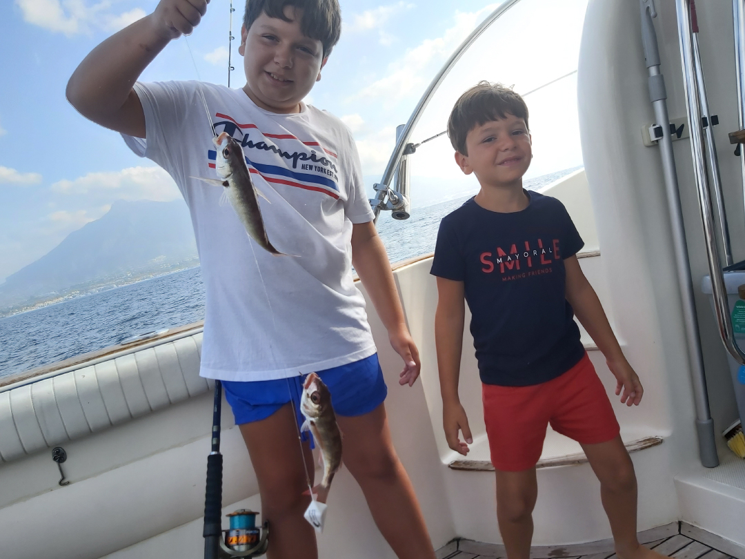 pesca con niños lovit charter marbella