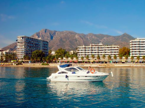 Las Mejores Playas y Calas para Visitar en Barco en la Costa del Sol