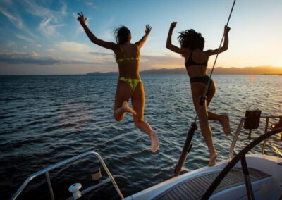 Cumpleaños en Barco en Marbella: Experiencia Inolvidable | Celebrate Your Birthday on a Boat in Marbella