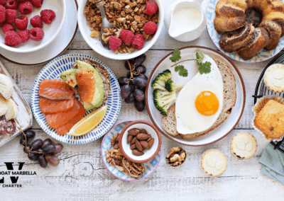 Brunch a Bordo en Marbella: Una Experiencia Gastronómica en el Mar
